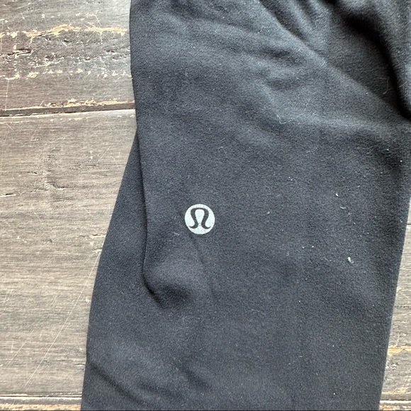 Irreversible lululemon leggings - Picture 3 of 5